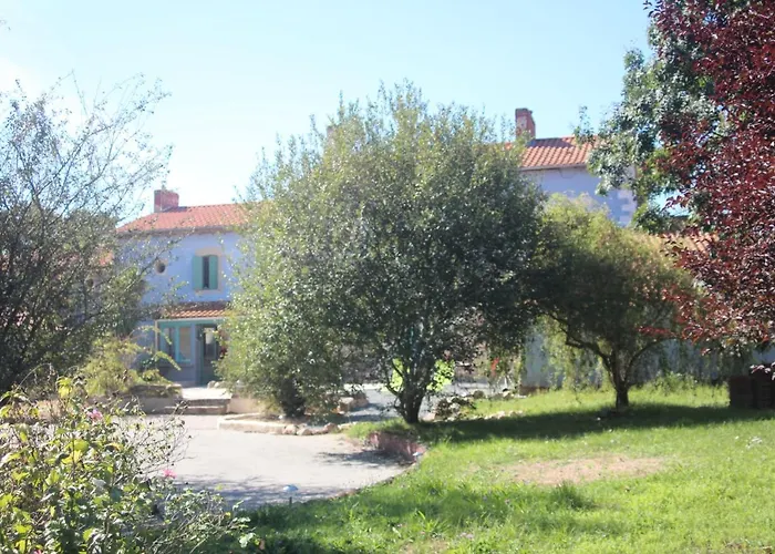 L Entredeux Apartment *